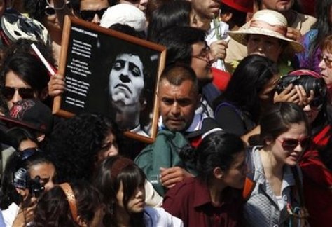 Imagen del funeral de Víctor Jara, el 2009