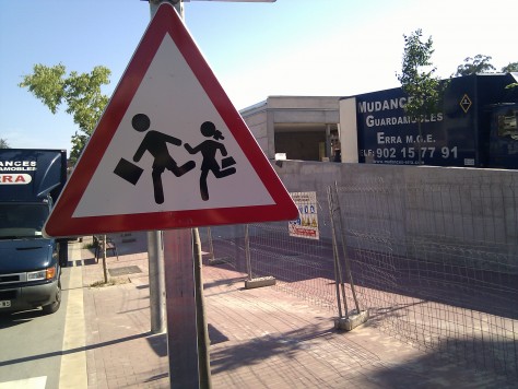 Treball de mudan�a a la nova escola Sinera