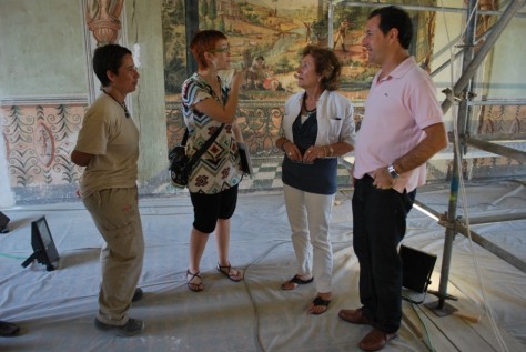 Carmen P�rez visita les obres de restauraci� de les pintures de la Casa Santonja de l'Olleria