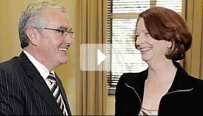 Julia Gillard amb l�independent de Tasm�nia, Andrew Wilkie