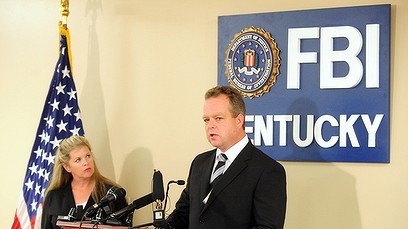 L'FBI i la policia arresten un australi� a Kentucky que es sospita va posar la falsa bomba al coll de Madeleine Pulver.