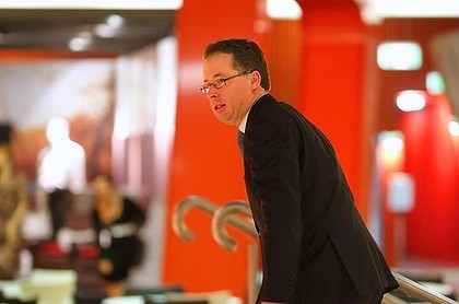 La paga d�Alan Joyce es va elevar 71% l'any passat , mentre que les accions van caure un 16%. Foto: Quentin Jones