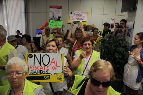 Moment en qu� els iaioflautes entren a les oficines de la Seguretat Social