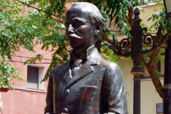 Bust de Narc�s Oller