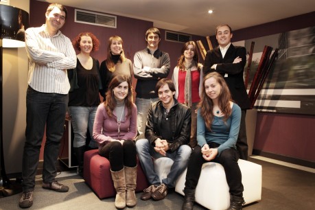 L'equip de Món amb el director de l'Agència Catalana de Notícies (ACN), Saül Gordillo. FOTO: ACN.