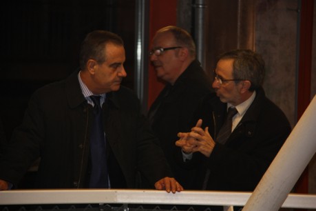 El ministre de Treball i Immigració, Celestino Corbacho, i l'alcalde de Granollers, Josep Mayoral, durant la visita a les instal·lacions de Roca Umbert. FOTO: Ventura, Jaume.