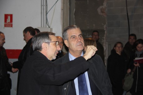 Mayoral i Corbacho, durant la visita a les instal·lacions de Roca Umbert. FOTO: Ventura, Jaume.