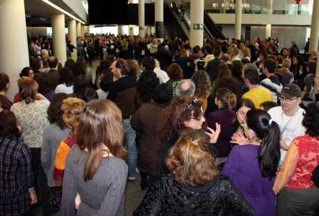 Funcionaris judicials concentrats a l'atri de la Ciutat Judicial de Barcelona en protesta per la incidència informàtica del sistema Temis. FOTO: Solà, Pol.