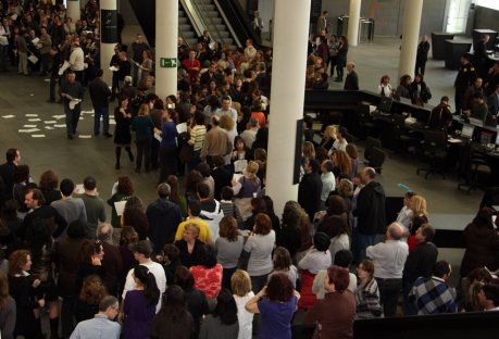 Funcionaris judicials concentrats a l'atri de la Ciutat Judicial de Barcelona en protesta per la incidència informàtica del sistema Temis. FOTO: Solà, Pol.