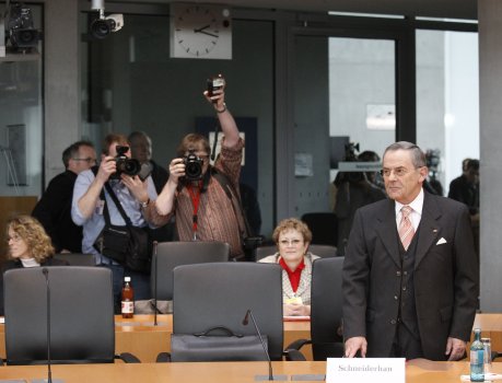 L'ex inspector general de l'exèrcit alemany, Wolfgang Schneiderhan, en la comissió d'investigació aquest divendres a Berlín. FOTO: Reuters.