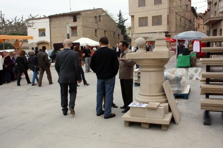 L'estand dedicat al sector de la pedra, característic a Vinaixa. FOTO: Lozano, Xavier.