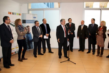 El director de GFT a Espanya, Carles Eres, amb autoritats de Lleida, a les instal·lacions de la multinacional a Lleida. FOTO: Miret, Salvador.