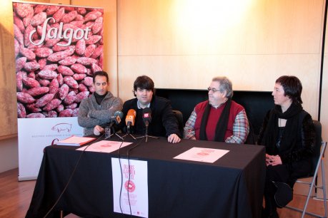 El col·lectiu Osona Cuina explica en què consistirà el Dijous Llarder a Vic. FOTO: Busquets, Laura.