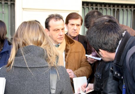 El fiscal anticorrupció de les Balears, Pedro Orrach, parla amb els periodistes aquest dilluns a les portes de la Prefectura de CNP. FOTO: Solà, Pol.