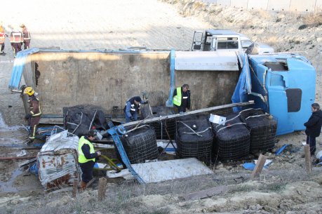 Un accident entre un camió i un cotxe ha obligat a tallar la carretera C-37 a l'altura d'Òdena i s'ha activat el pla Transcat. FOTO: Martí, Mar.