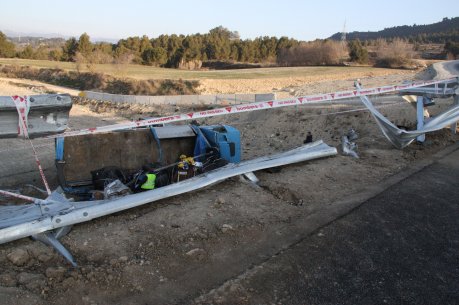 Un accident entre un camió i un cotxe ha obligat a tallar la carretera C-37 a l'altura d'Òdena i s'ha activat el pla Transcat. FOTO: Martí, Mar.