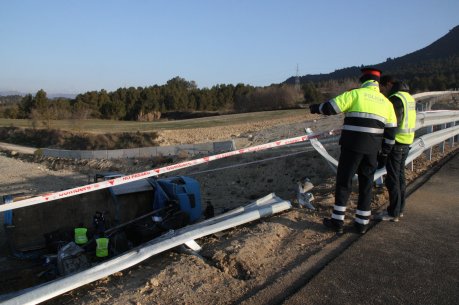 Un accident entre un camió i un cotxe ha obligat a tallar la carretera C-37 a l'altura d'Òdena i s'ha activat el pla Transcat. FOTO: Martí, Mar.