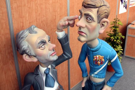 Escena de l'Exposició del Ninot 2012 en què Mourinho clava el dit a l'ull de Tito Vilanova. FOTO: Soler, José.