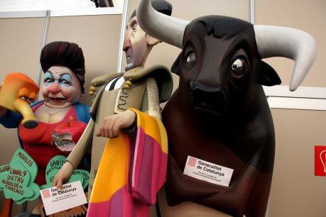 Escena de l'Exposició del Ninot 2012 que al·ludeix a l'aprovació de la ILP antitaurina. FOTO: Soler, José.