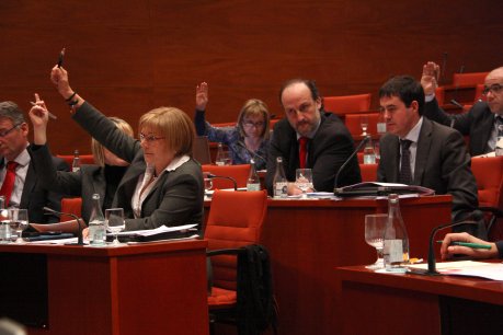 Els diputats de CiU i PPC a la comissió d'Economia on s'han votat els pressupostos de 2012. FOTO: Garrido, Rafa.