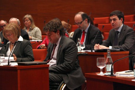 Els diputats de CiU i PPC, a la comissió d'Economia on s'han debatut els pressupostos i la llei de mesures. FOTO: Garrido, Rafa.