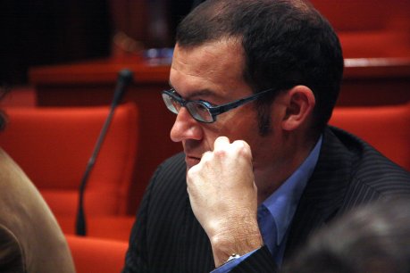 El diputat d'ERC, Sergi de los Rios, a la comissió d'Economia on s'han debatut els pressupostos i la llei de mesures. FOTO: Garrido, Rafa.