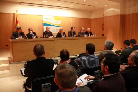 Moment de la reunió que ha mantingut la vicepresidenta del Govern, Joana Ortega, amb els alcaldes del Pla d'Urgell. FOTO: Bosch, Oriol.