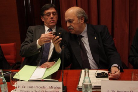 Els consellers Recoder i Mas-Colell, aquest divendres durant la comissió al Parlament FOTO: Mateos, Patricia.