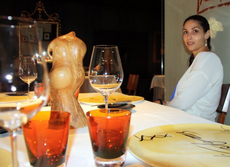 Regina Santamaria en un dels menjadors de Can Fabes, a Sant Celoni FOTO: Vilaró, Lluís.
