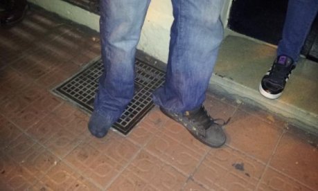 A un dels nois li haurien pres el mòbil i una sabata FOTO: @giuseppegrezzi.