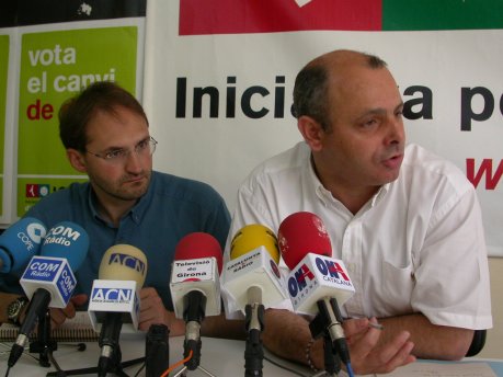 L'aleshores diputat d'ICV al Congrés dels Diputats, Joan Herrera, i l'aleshores portaveu d'ICV al Parlament de Catalunya, Joan Boada, el 04-06-2004 FOTO: ACN / Arxiu.