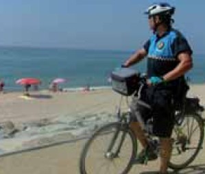 (04/08/10). Unitat especial per a la vigil�ncia de la platja i els parcs