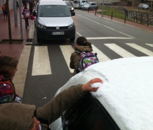 Arenys de Mar s'avan�a a la nevada i tanca les escoles i l'Institut