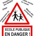 Protesta davant la Inspecci� d'acad�mia