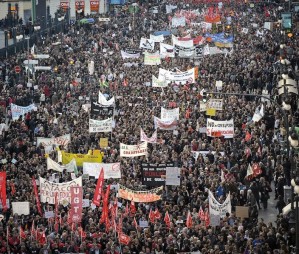 Grans marxes a Alacant, Castelló i València contra les retallades del Consell