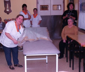 El Voltregan�s Decideix lliura una llitera a la Resid�ncia de la Gent Gran de Sant Hip�lit