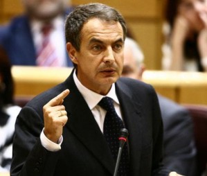 Zapatero nega improvisaci� i es defensa de les cr�tiques