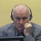 Mladic, a judici pel genocidi de Srebrenica