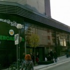 L�Ajuntament distribueix bosses reutilitzables al Mercat Municipal