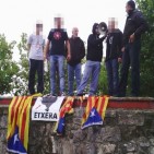 Els assaltants a la Blanquerna criden a anar a Barcelona desprs d'haver cremat estelades