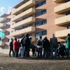 El bloc de Salt viu amb 'calma tensa' el possible desallotjament imminent