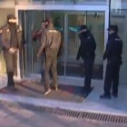 La policia protagonitza el moment ms surrealista quan intenta entrar a Canal 9